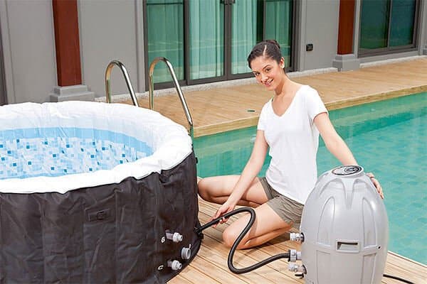 The best hot tub inflates fast
